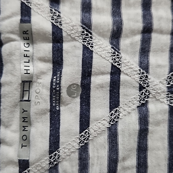 Tommy hilfiger t shirt large blue and white - Picture 3 of 3